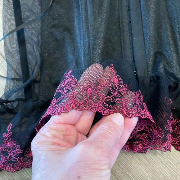 Black and Pink Lace Corset - Picture 9 of 15